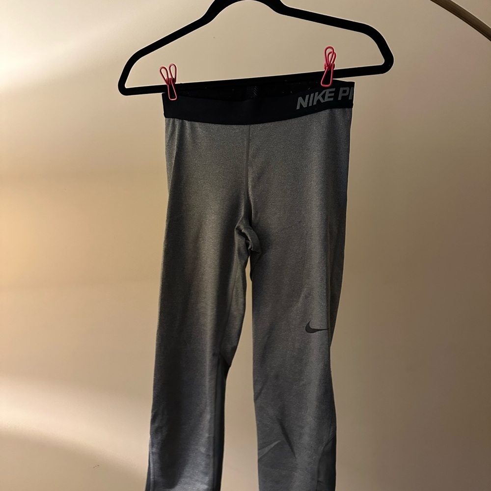 Nike Gray Leggings Form-Fitting Performance Bottoms